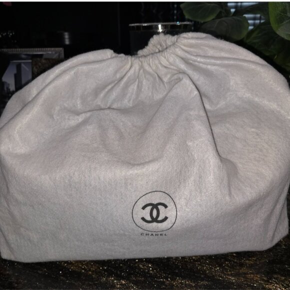 VGC Authentic Chanel Patent Leather Timeless Weekender - Picture 16 of 16